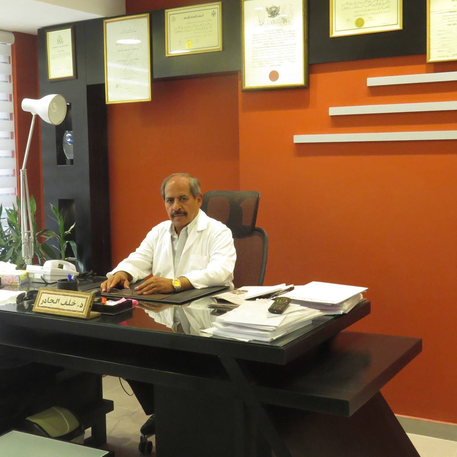د. خلف الجادر السرحان - Dr. Khalaf Al Jader - مستشار أول جراحة الكلى والمسالك البولية - Senior Consultant Urologist